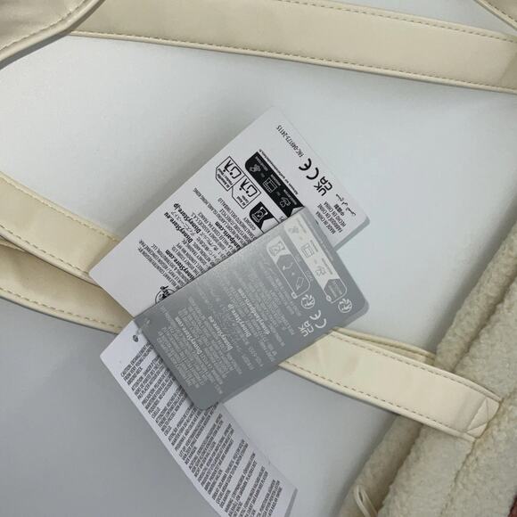 Disney Parks 2024 Munchlings Tote Marie Minnie Baymax New - Picture 4 of 10